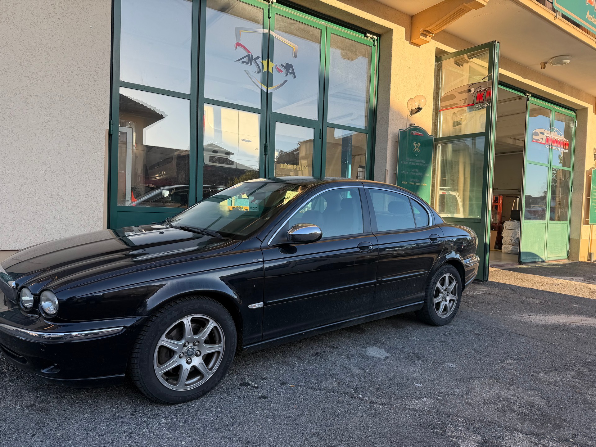 JAGUAR X-Type 3.0 V6 Traction4 Sovereign-image-1