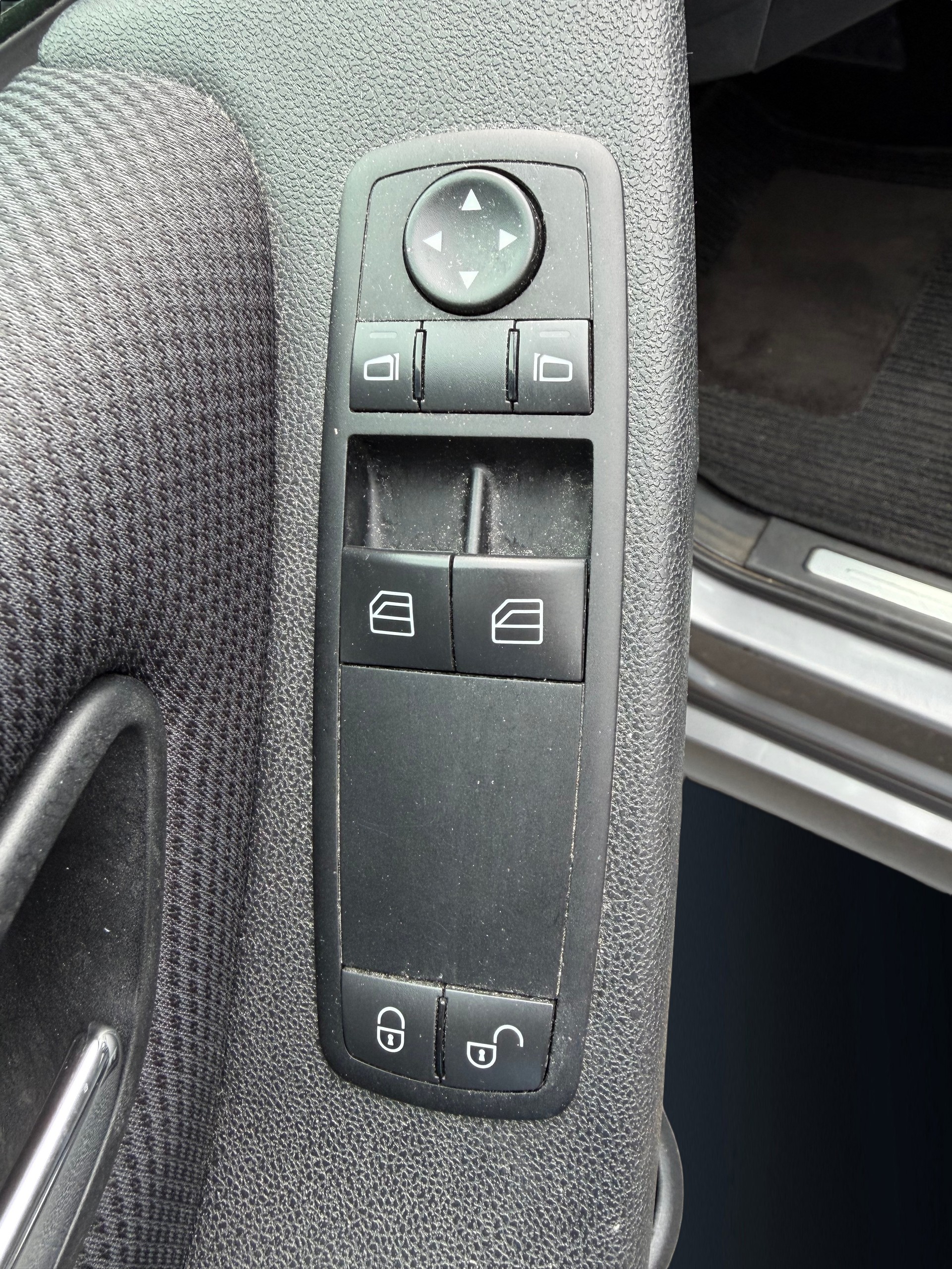 MERCEDES-BENZ B 180 CDI Autotronic-image-8