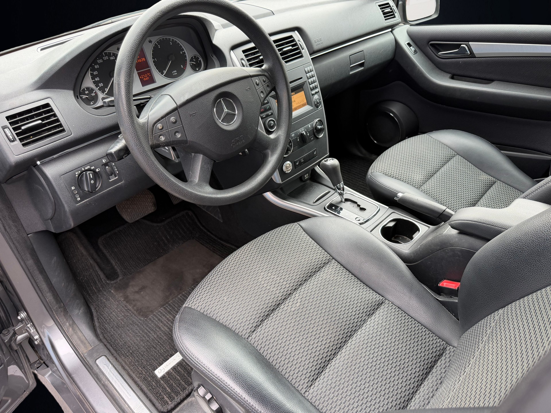 MERCEDES-BENZ B 180 CDI Autotronic-image-4