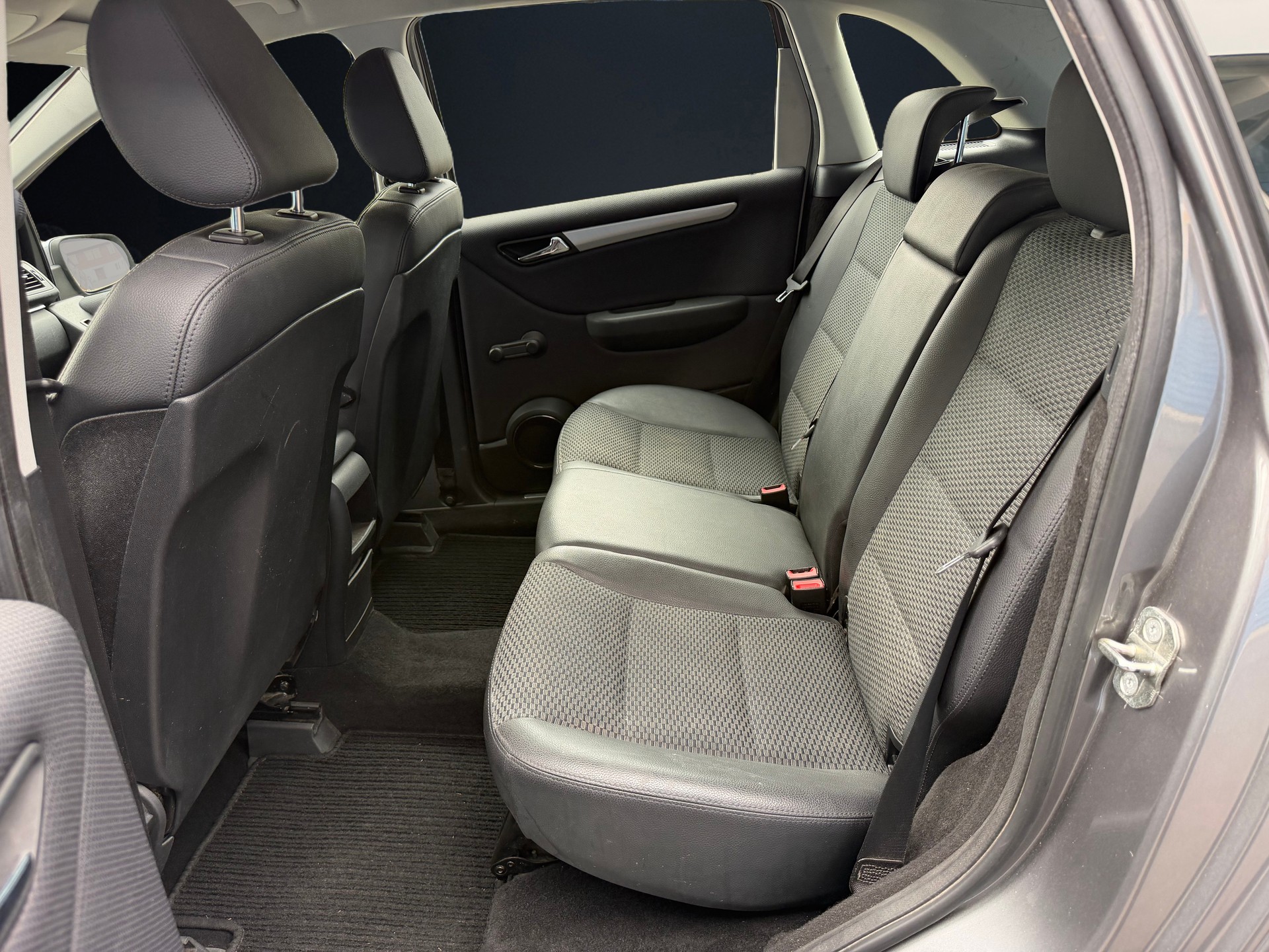 MERCEDES-BENZ B 180 CDI Autotronic-image-5