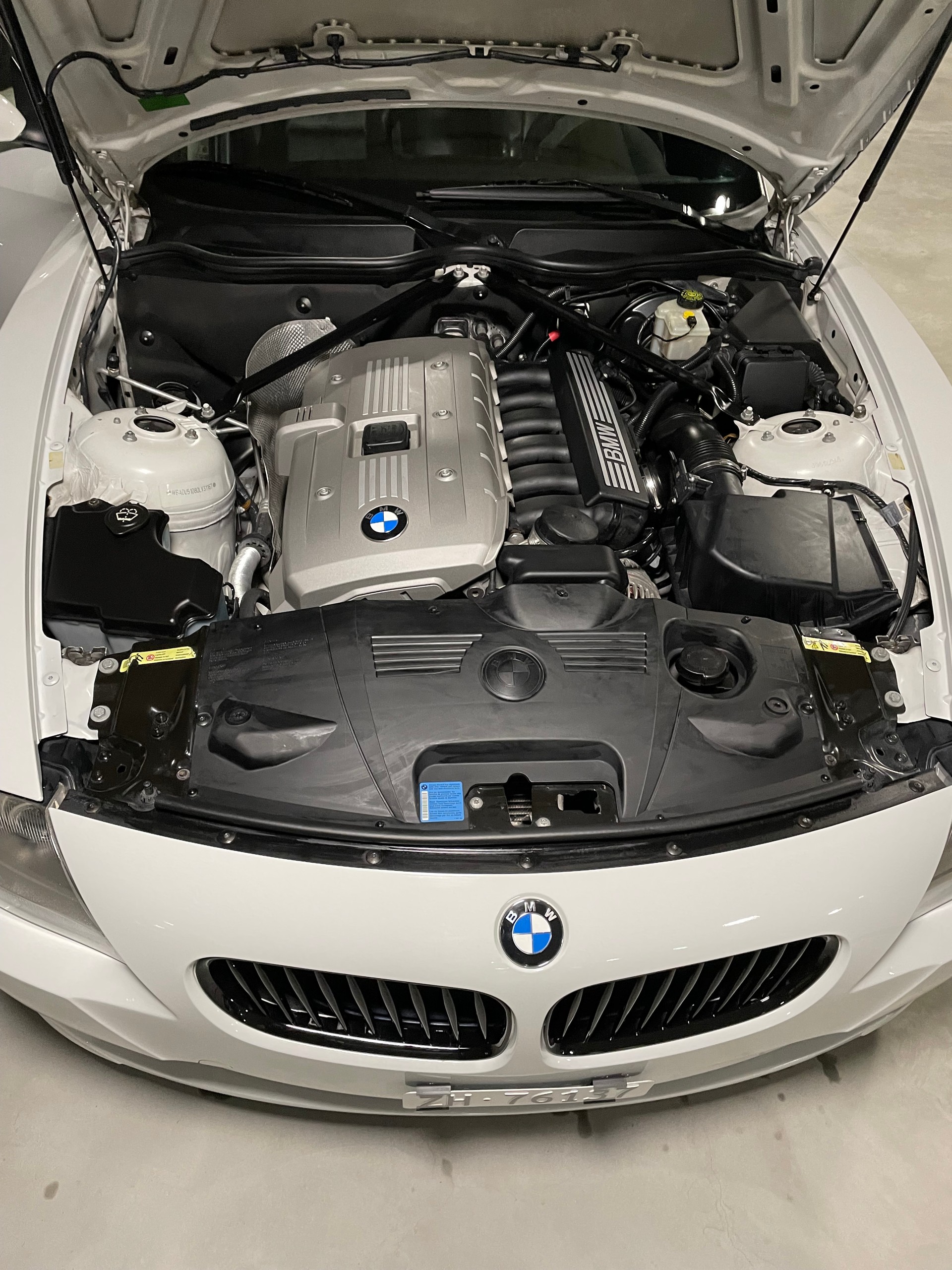 BMW 3.0si-image-5