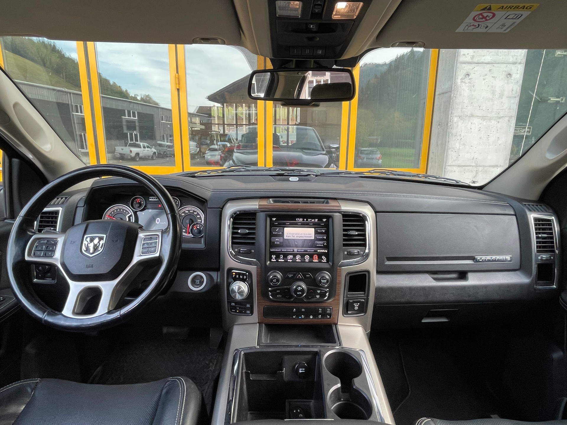 DODGE 1500 5.7 V8 Hemi Laramie 4x4-image-13
