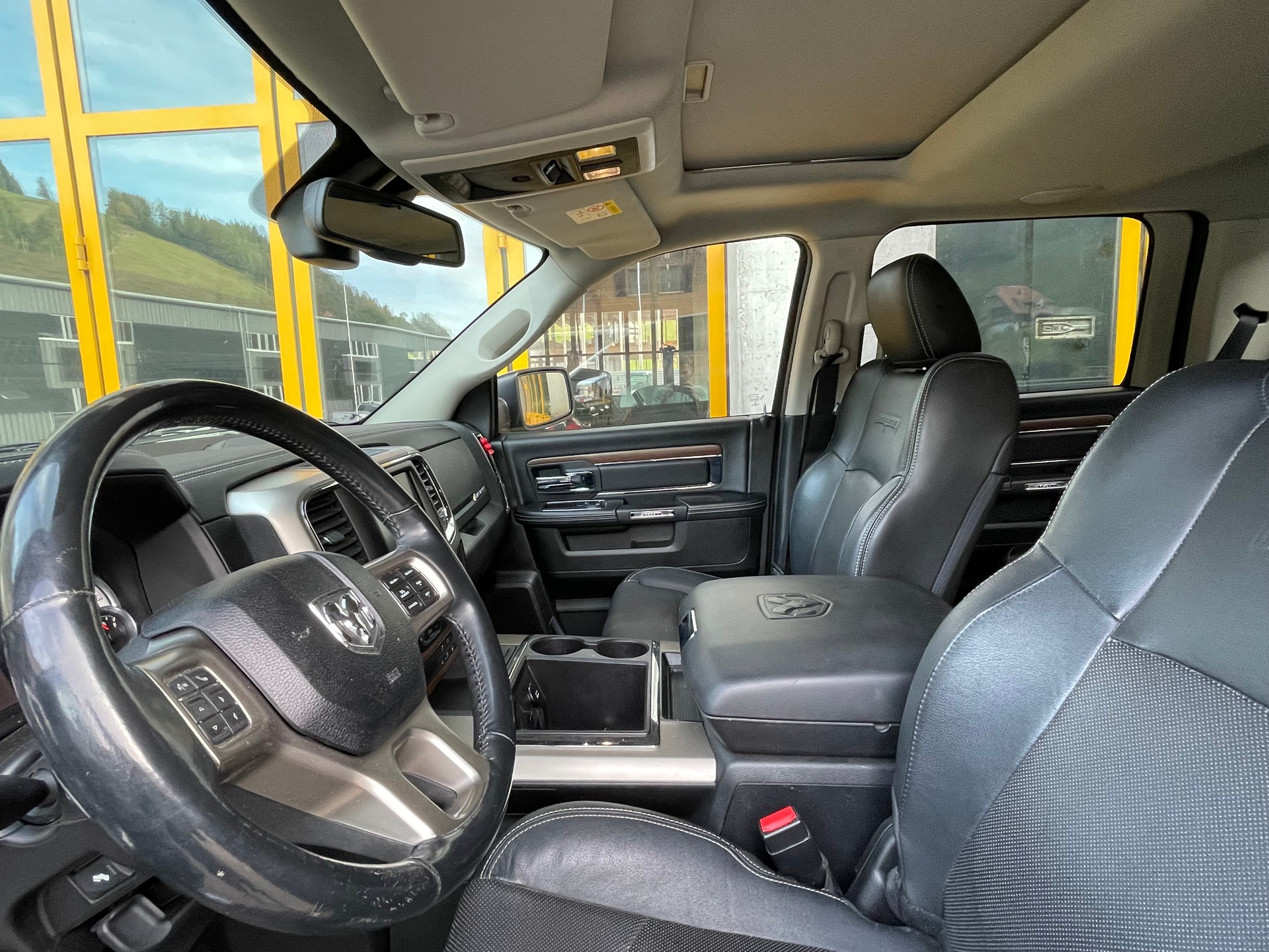 DODGE 1500 5.7 V8 Hemi Laramie 4x4-image-11