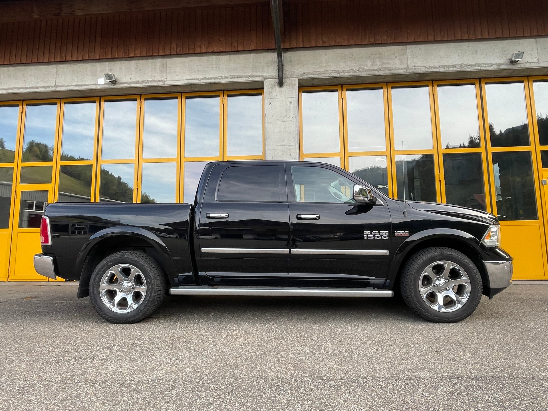 DODGE 1500 5.7 V8 Hemi Laramie 4x4-image-7
