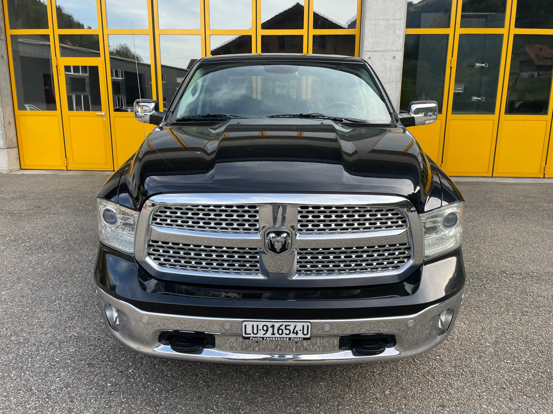 DODGE 1500 5.7 V8 Hemi Laramie 4x4-image-10