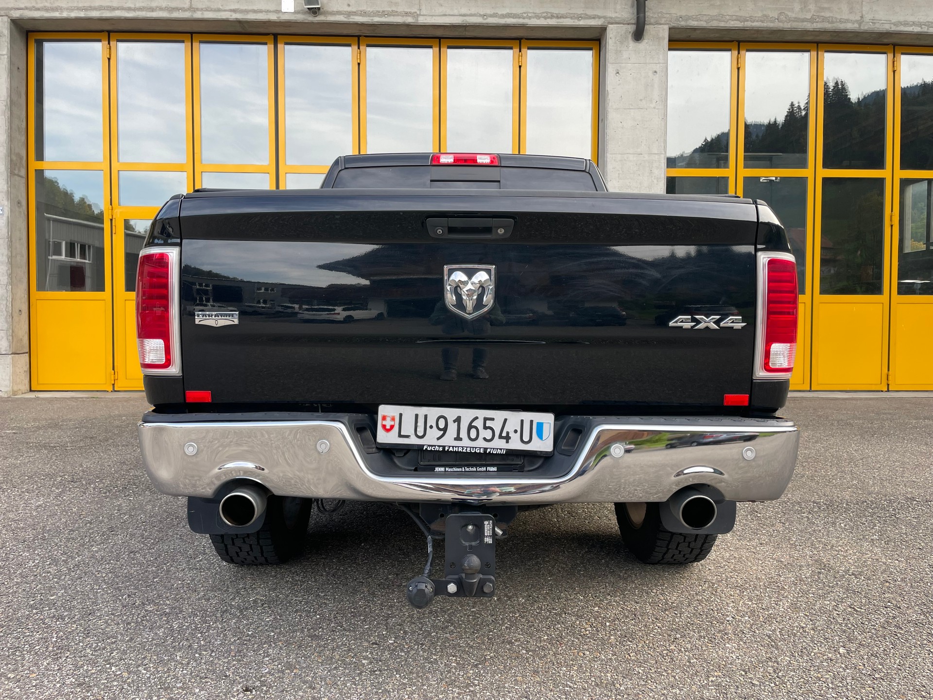 DODGE 1500 5.7 V8 Hemi Laramie 4x4-image-4
