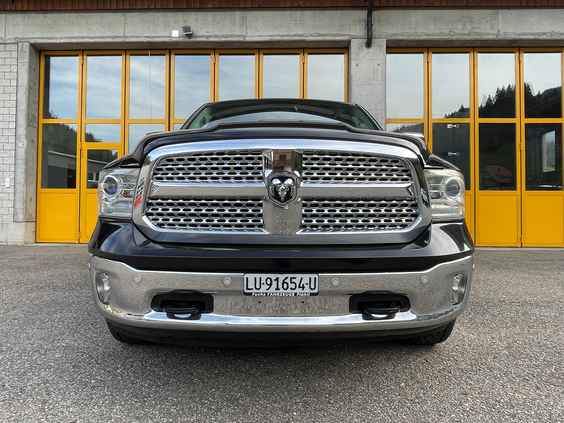 DODGE 1500 5.7 V8 Hemi Laramie 4x4-image-9