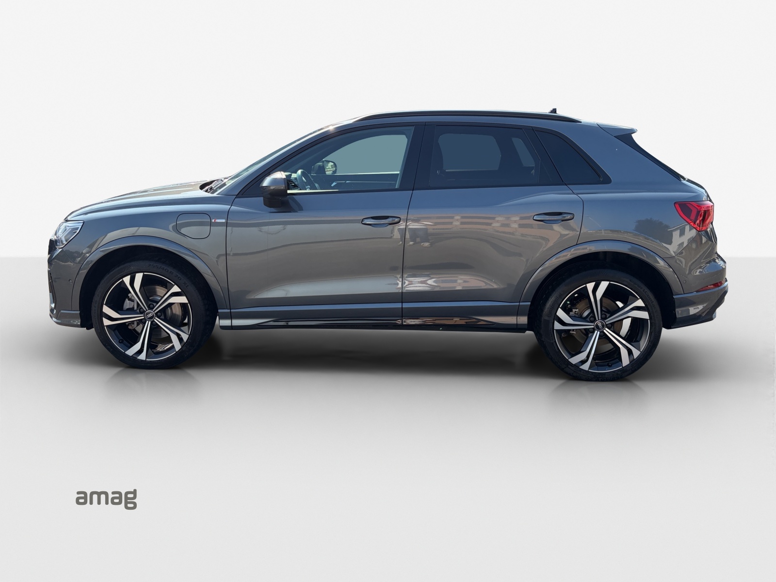 AUDI Q3 45 TFSI e S line S-tronic-image-1