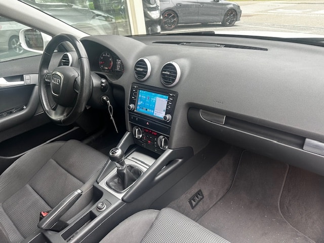AUDI A3 Sportback 1.4 TFSI Ambition-image-10