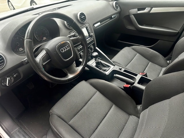 AUDI A3 Sportback 1.4 TFSI Ambition-image-5