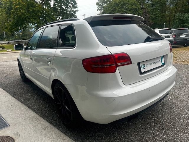 AUDI A3 Sportback 1.4 TFSI Ambition-image-4