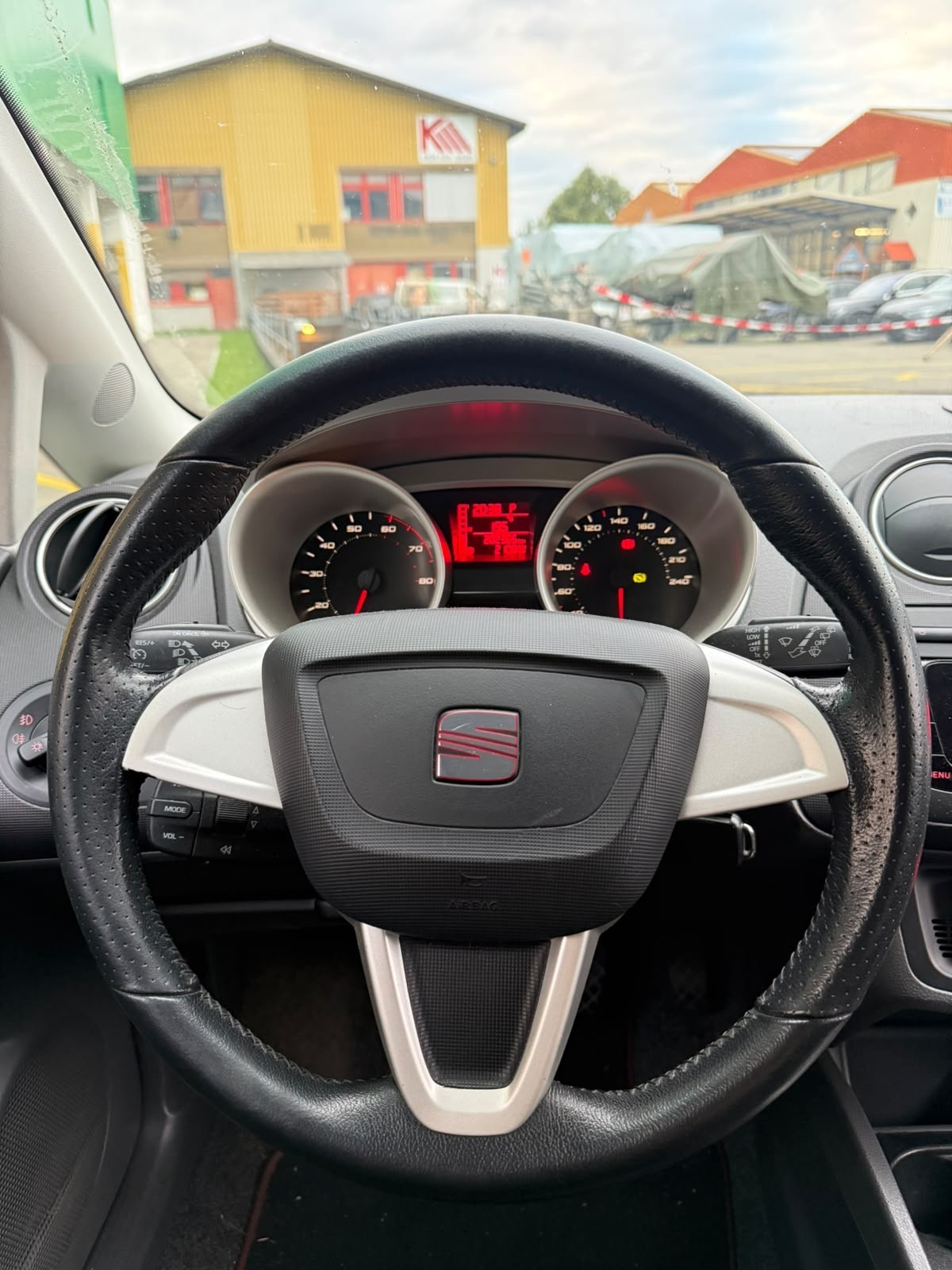 SEAT Ibiza 1.6 Style DSG-image-11