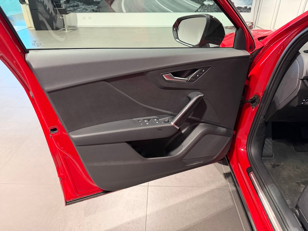 AUDI Q2 2.0 TFSI sport quattro S-tronic-image-2