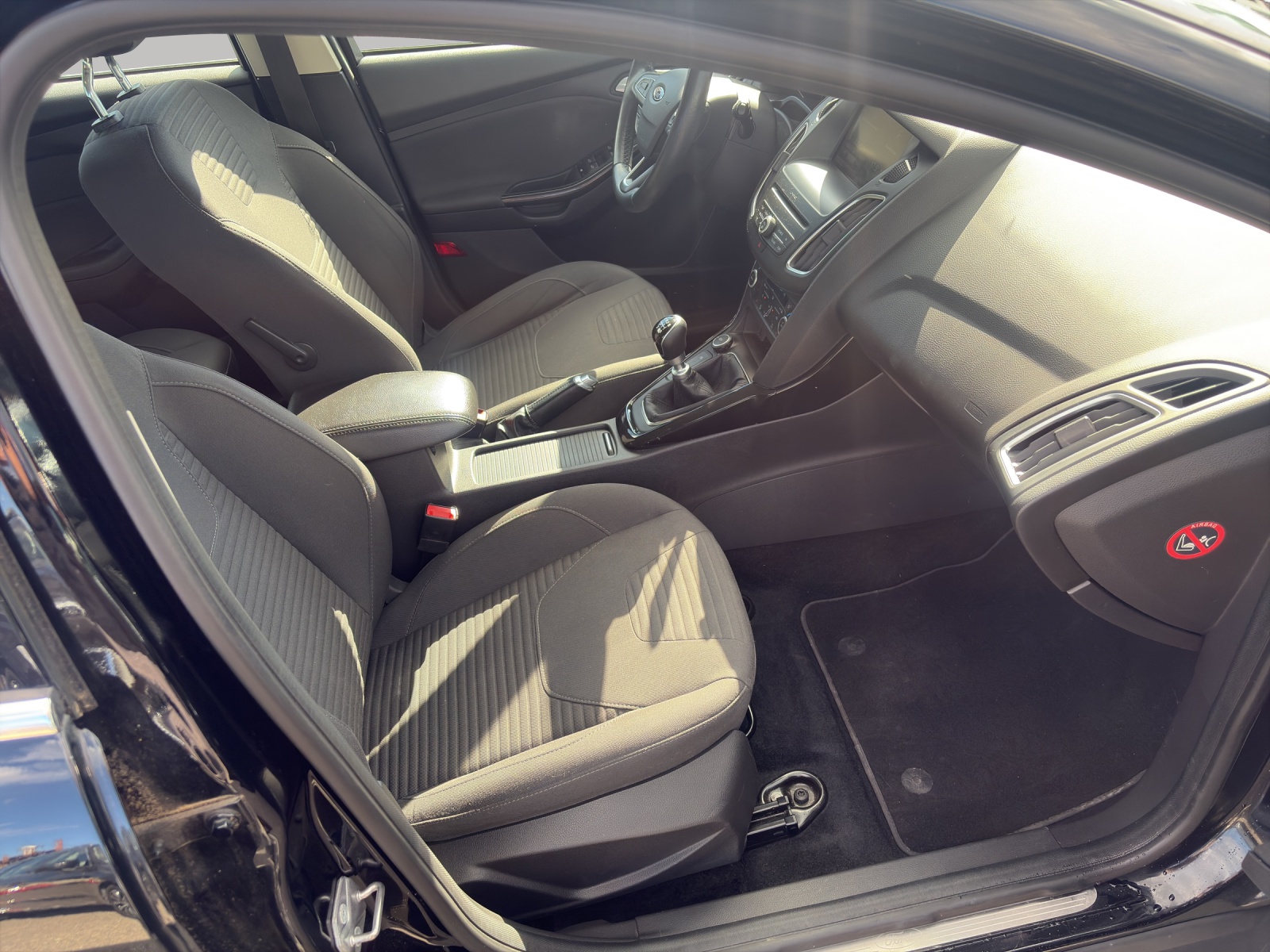 FORD Focus 1.0 SCTi Black Edition-image-10
