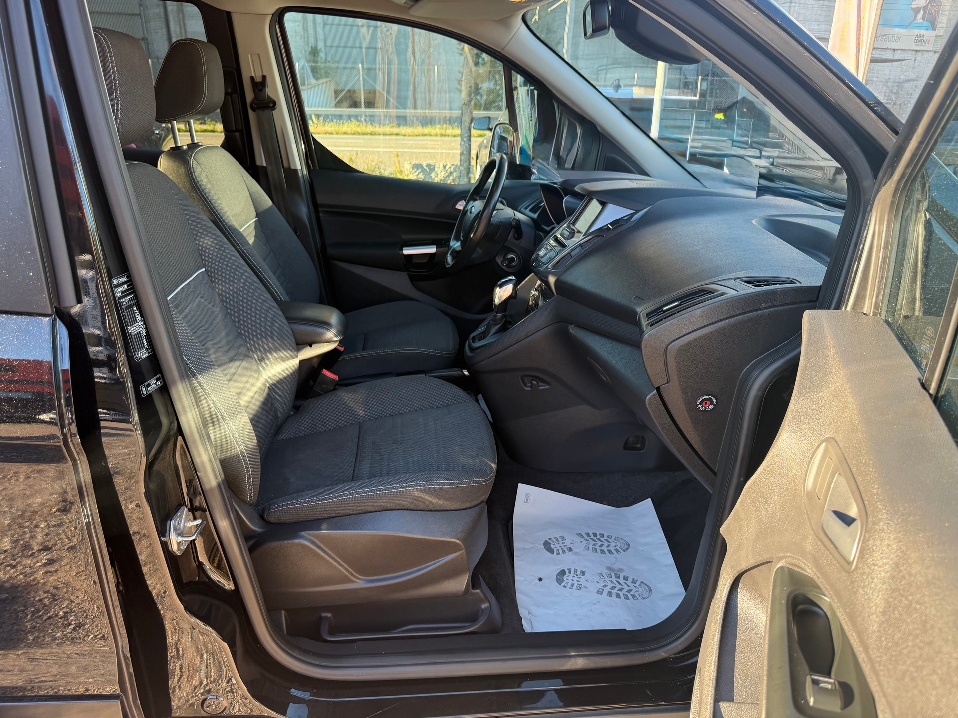 FORD Grand Tourneo Connect 1.5 TDCi Titanium Powershift-image-10