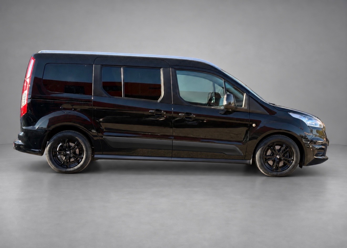 FORD Grand Tourneo Connect 1.5 TDCi Titanium Powershift-image-4