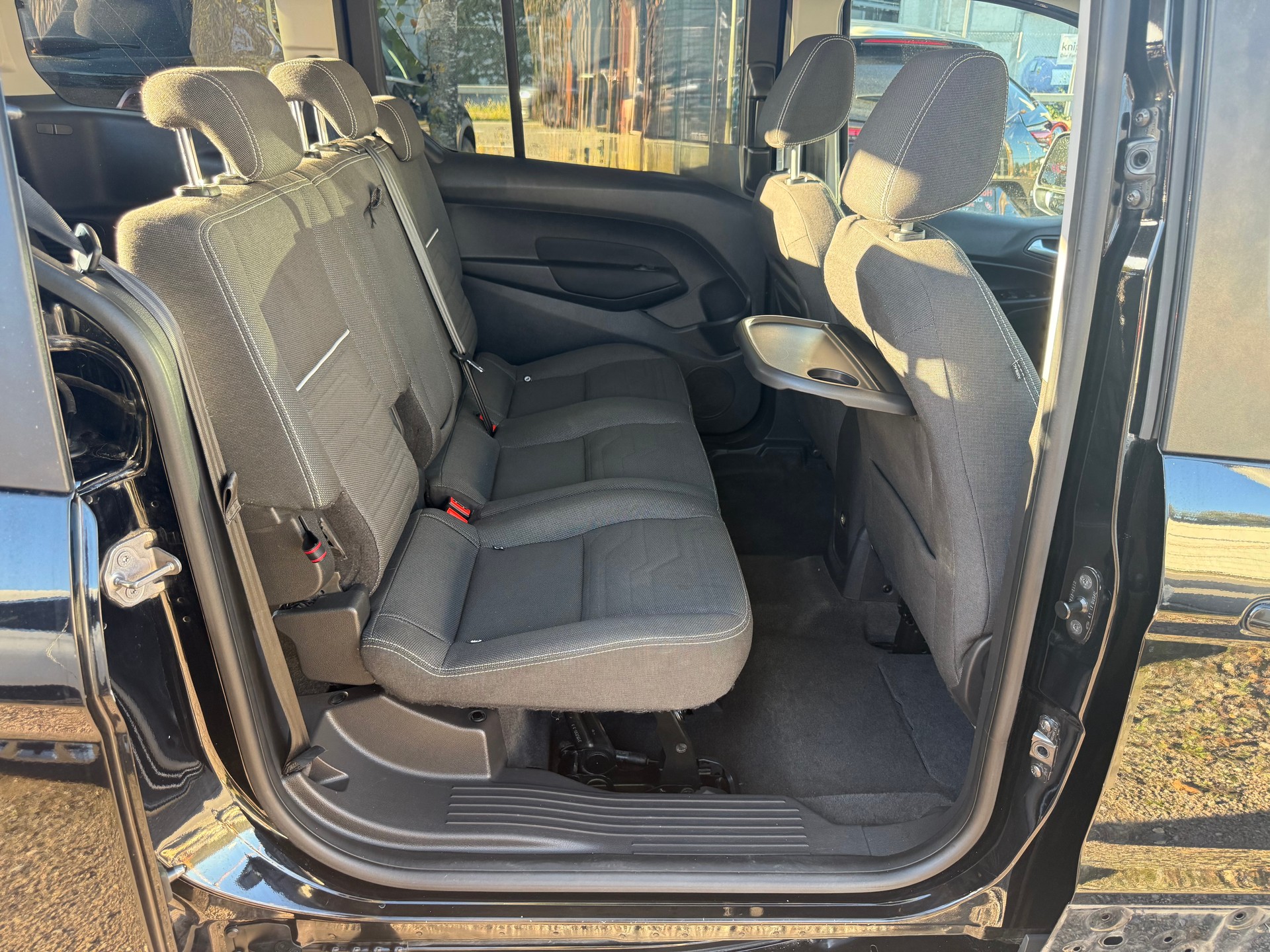 FORD Grand Tourneo Connect 1.5 TDCi Titanium Powershift-image-11