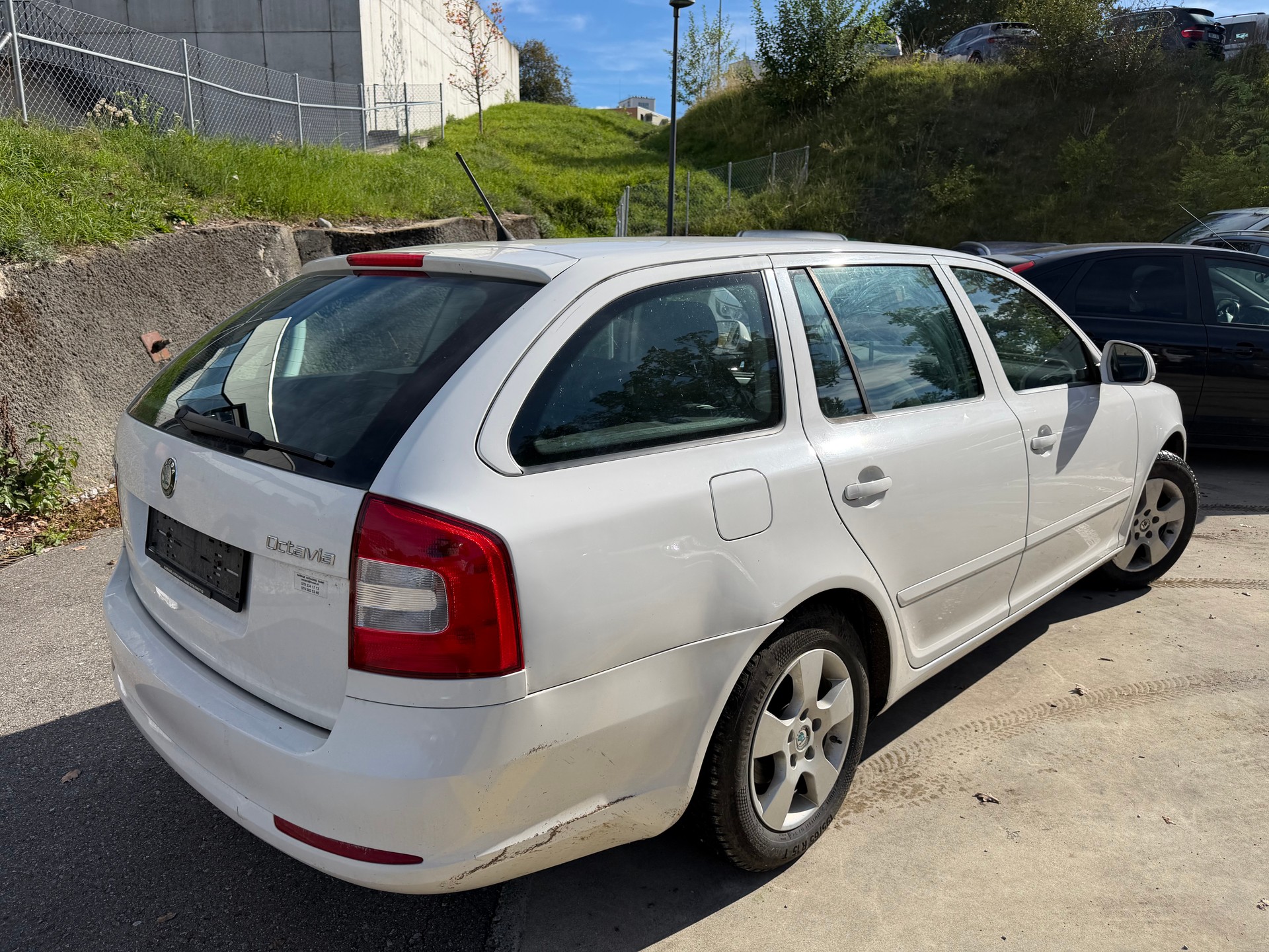 SKODA Octavia Combi 1.6 TDI Elegance 4x4-image-2