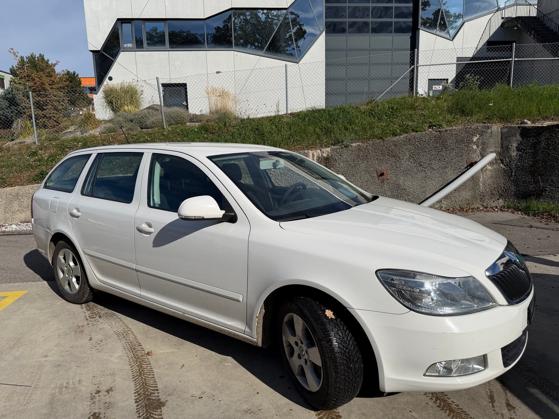 SKODA Octavia Combi 1.6 TDI Elegance 4x4-image-1