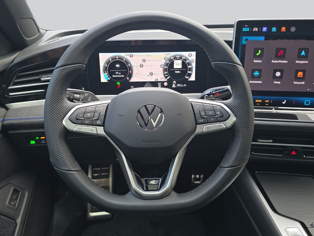 VW Passat Variant 2.0 TSI R-Line DSG 4motion-image-12