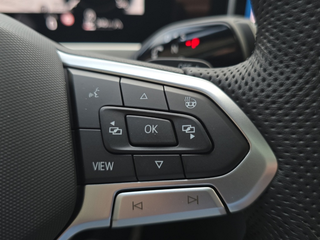 VW Passat Variant 2.0 TSI R-Line DSG 4motion-image-30