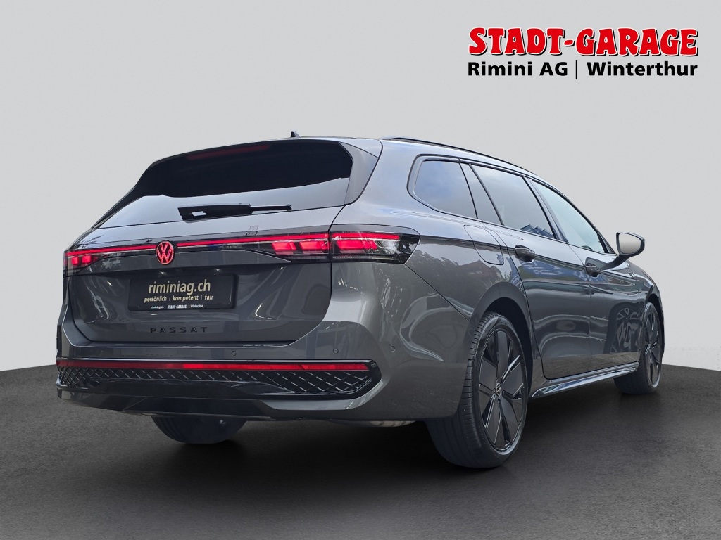 VW Passat Variant 2.0 TSI R-Line DSG 4motion-image-2