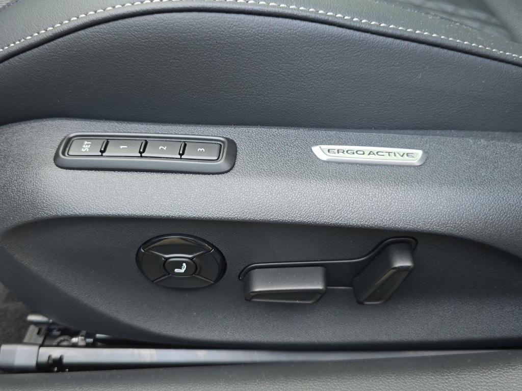 VW Passat Variant 2.0 TSI R-Line DSG 4motion-image-31