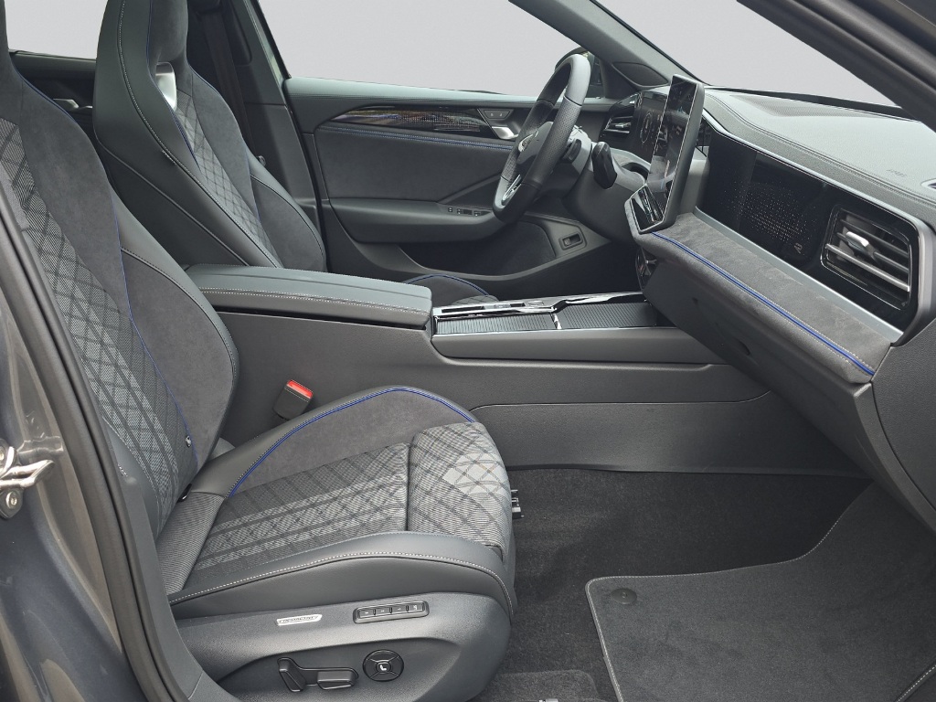 VW Passat Variant 2.0 TSI R-Line DSG 4motion-image-9