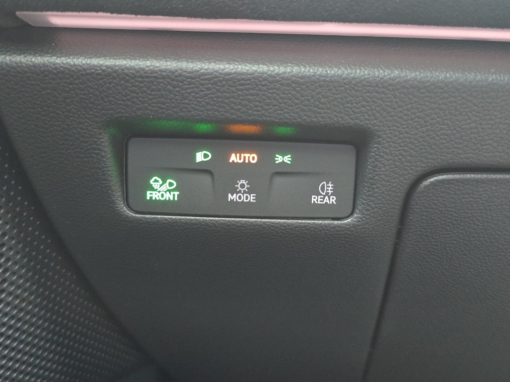 VW Passat Variant 2.0 TSI R-Line DSG 4motion-image-28