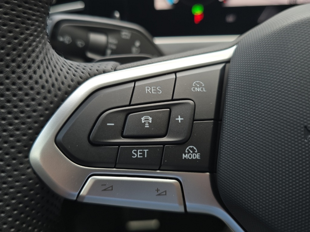 VW Passat Variant 2.0 TSI R-Line DSG 4motion-image-29
