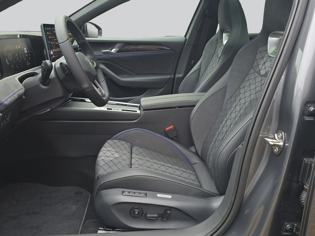 VW Passat Variant 2.0 TSI R-Line DSG 4motion-image-8