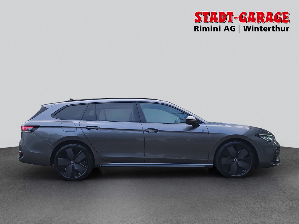 VW Passat Variant 2.0 TSI R-Line DSG 4motion-image-1