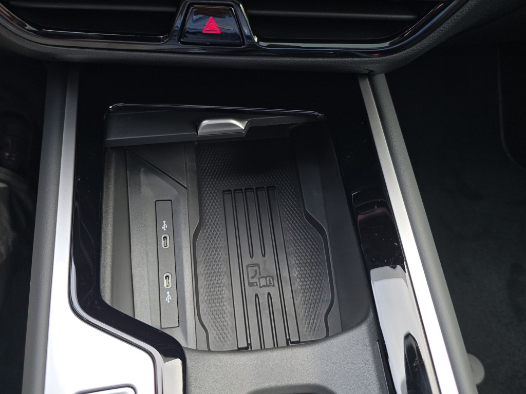 VW Passat Variant 2.0 TSI R-Line DSG 4motion-image-27