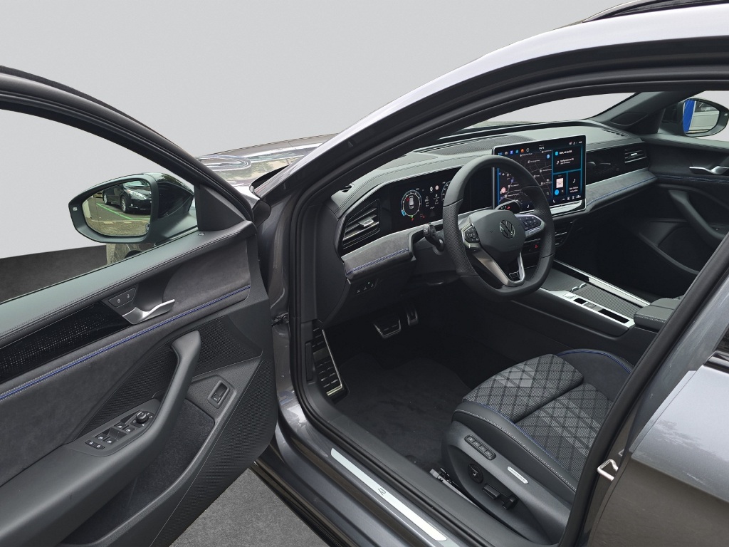 VW Passat Variant 2.0 TSI R-Line DSG 4motion-image-23