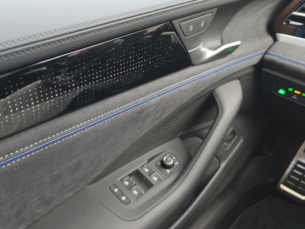 VW Passat Variant 2.0 TSI R-Line DSG 4motion-image-19