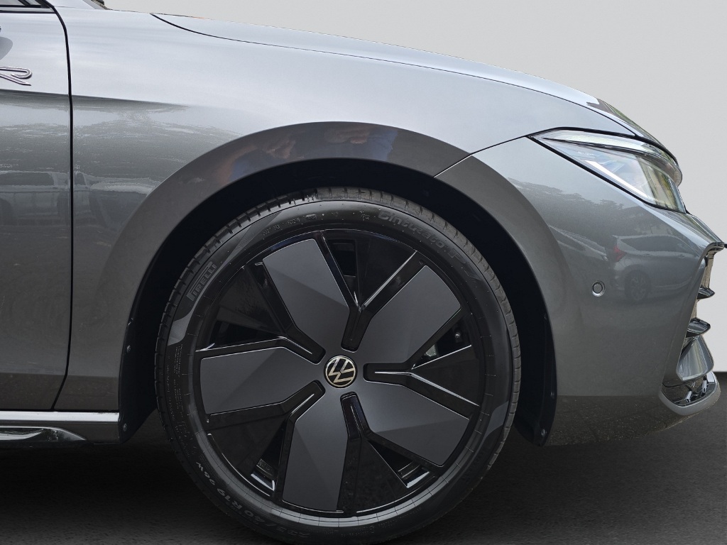 VW Passat Variant 2.0 TSI R-Line DSG 4motion-image-16