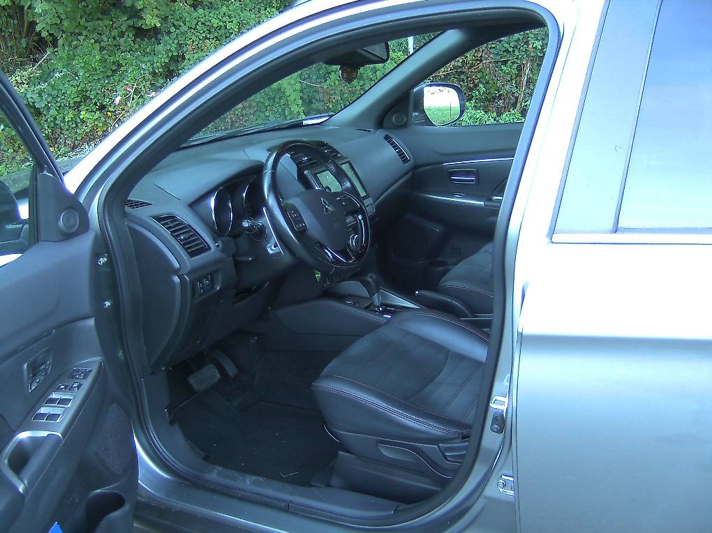 MITSUBISHI ASX 2.0 MIVEC Style 4WD Automat-image-2