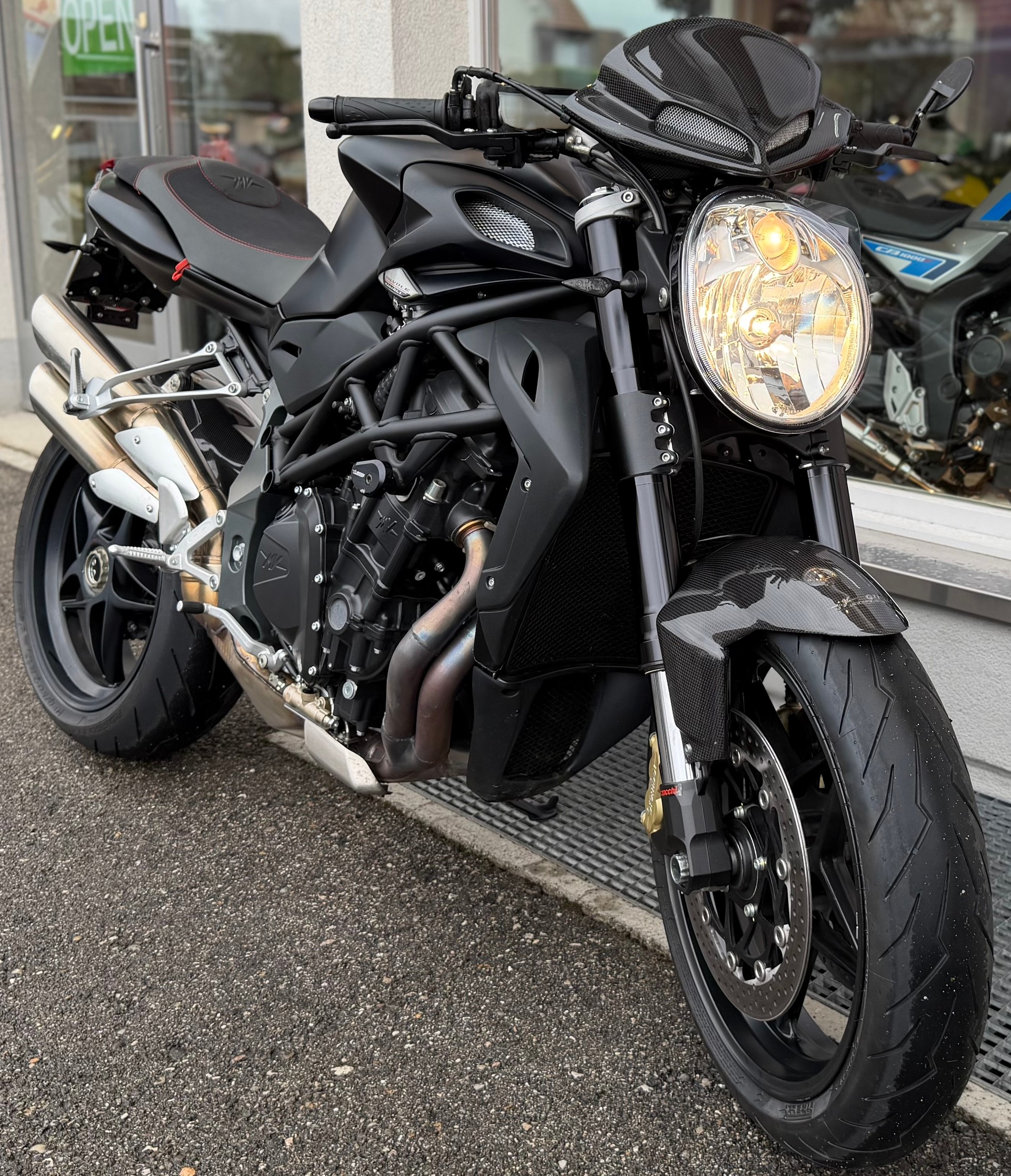 MV AGUSTA B4 Brutale 920-showroom-element-2