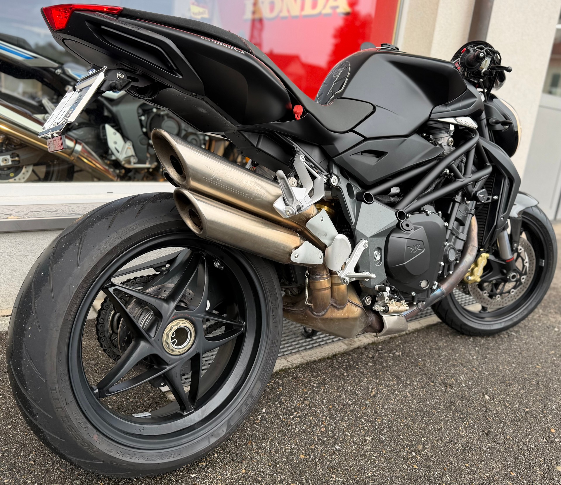 MV AGUSTA B4 Brutale 920-showroom-element-3