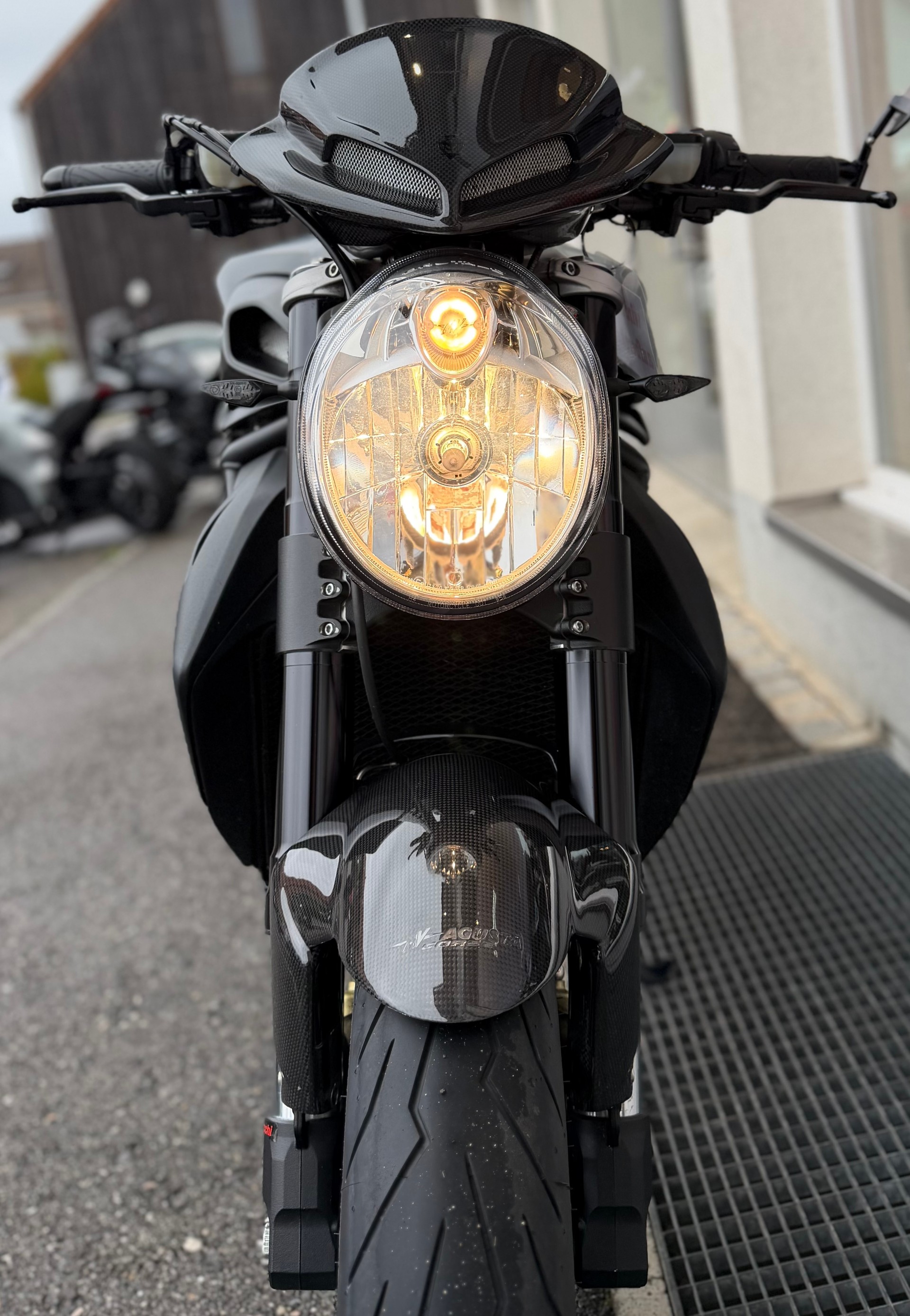 MV AGUSTA B4 Brutale 920-showroom-element-1