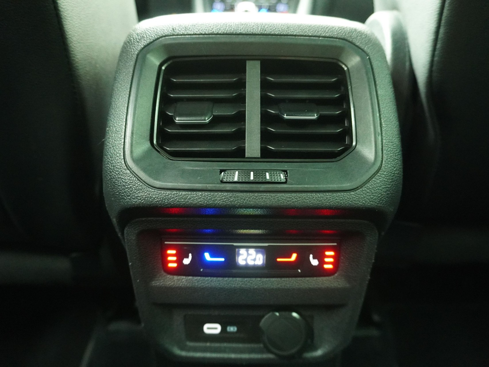 VW Tiguan Allspace 2.0 TDI DSG R-Line Black Style 4Motion-image-13