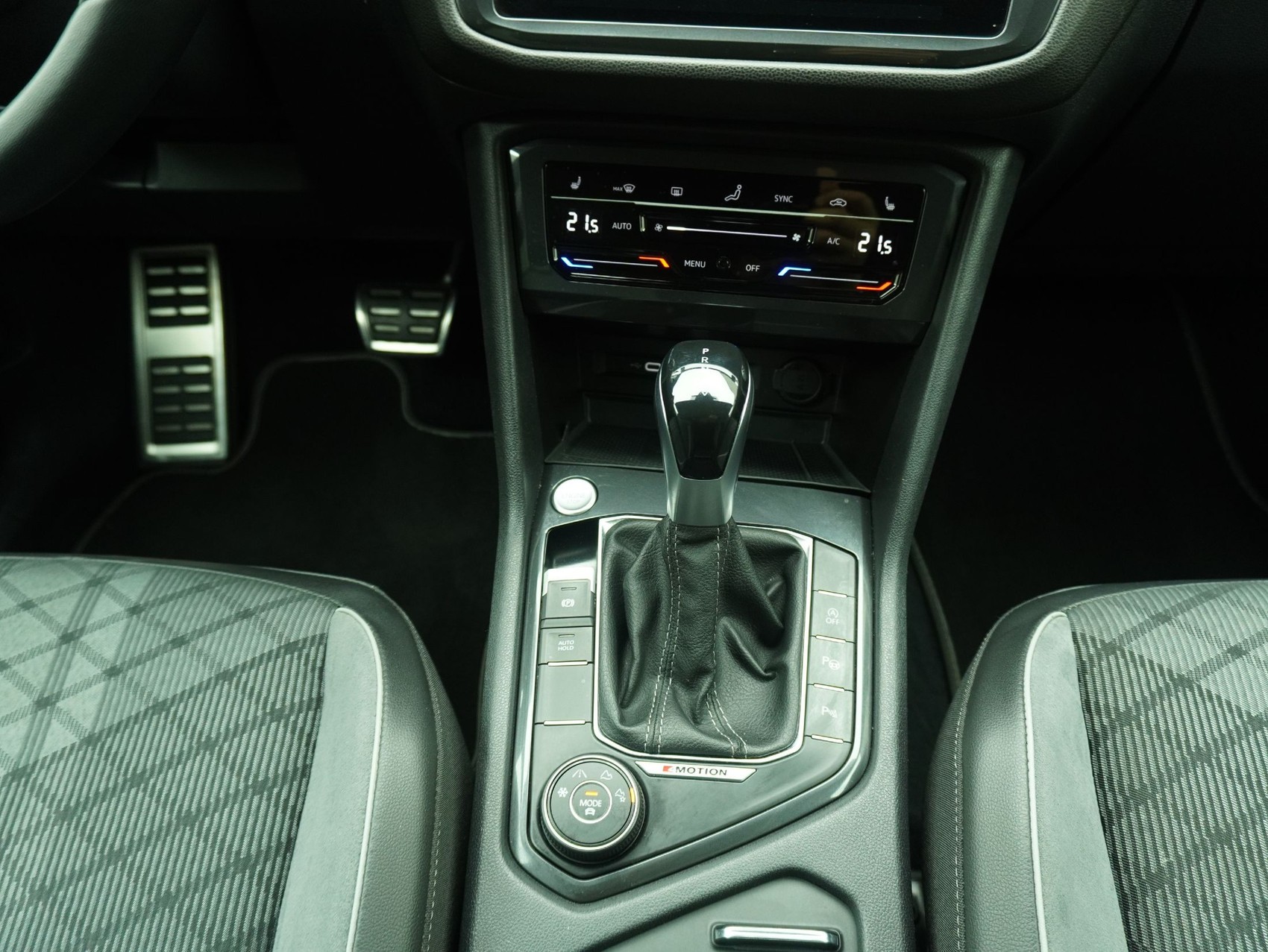 VW Tiguan Allspace 2.0 TDI DSG R-Line Black Style 4Motion-image-17
