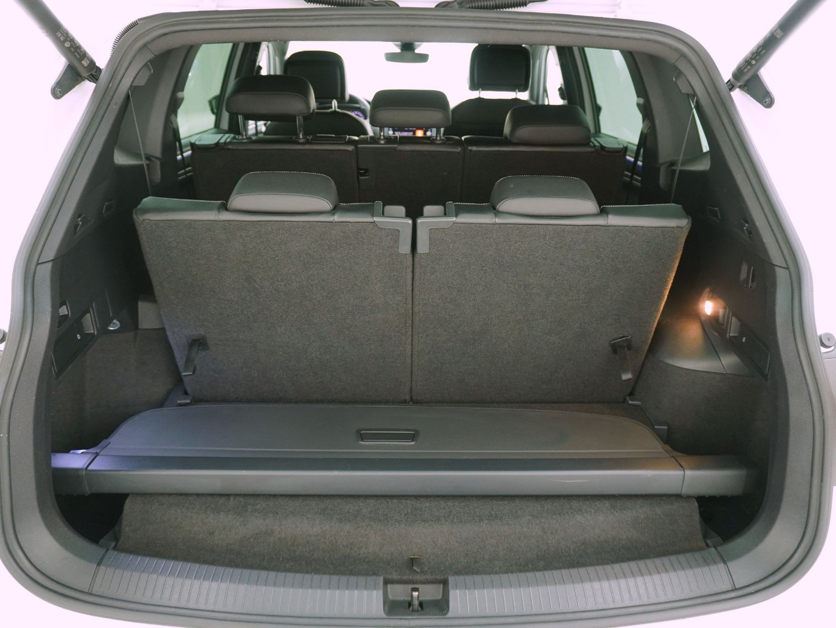 VW Tiguan Allspace 2.0 TDI DSG R-Line Black Style 4Motion-image-15