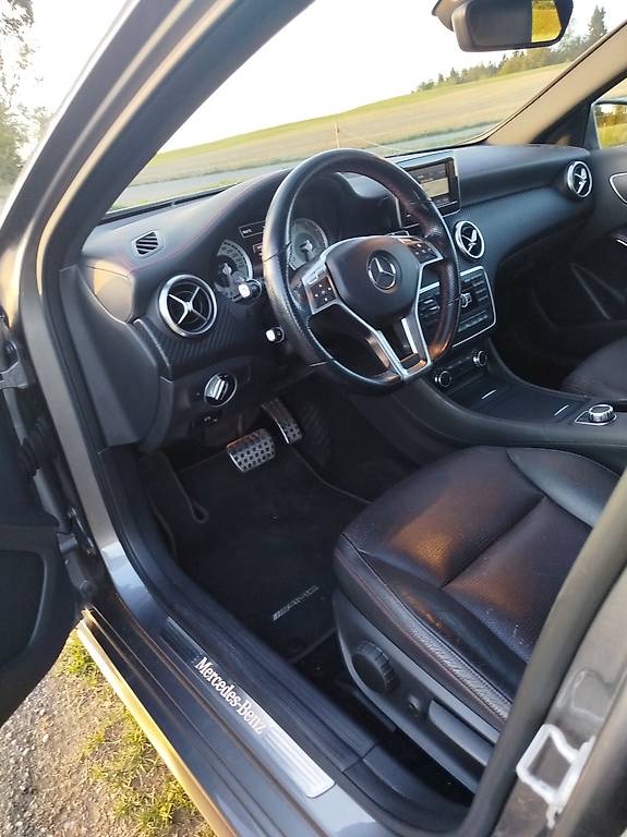 MERCEDES-BENZ A 200 AMG Line 7G-DCT-image-3