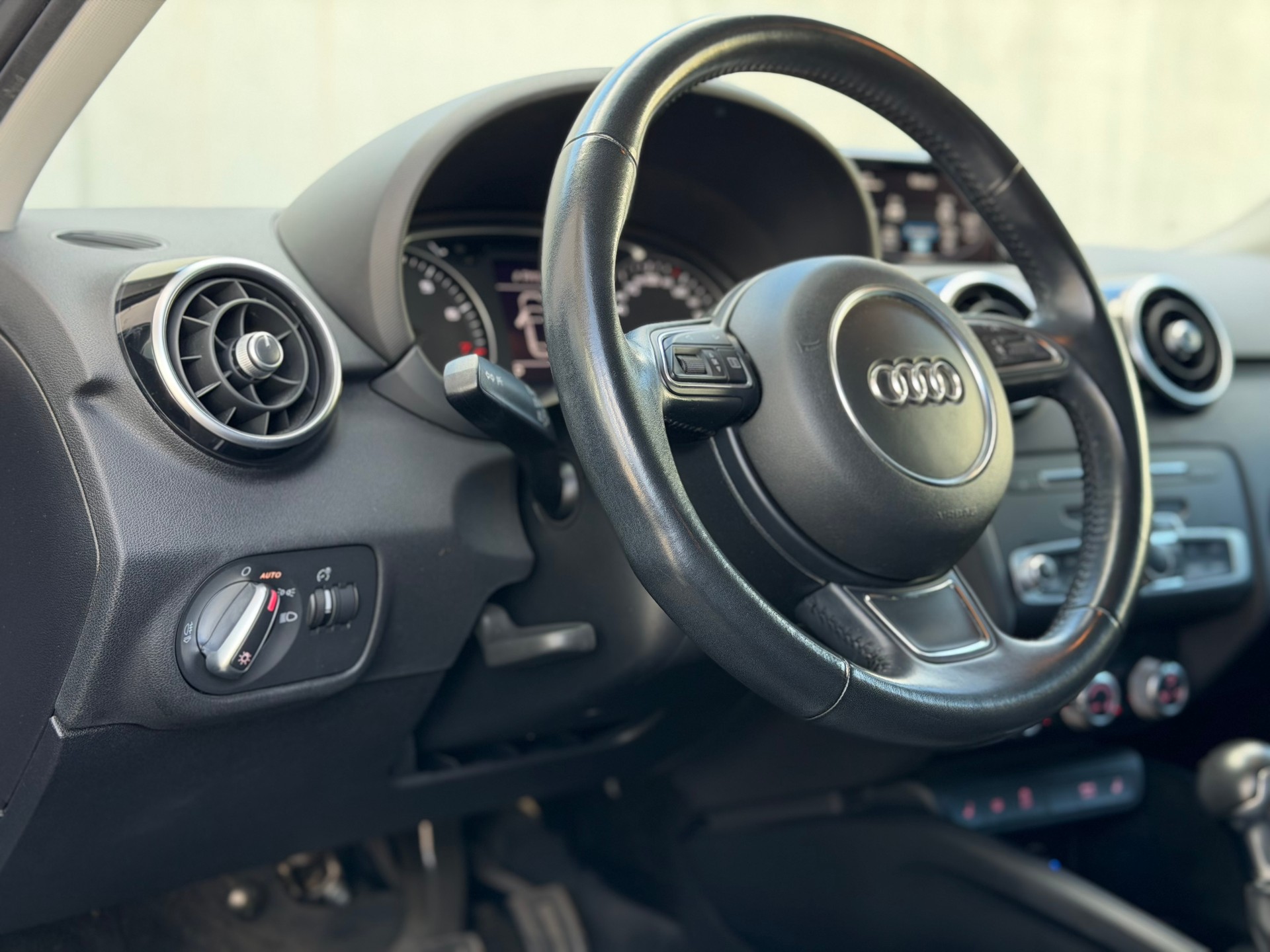 AUDI A1 Sportback Sport 1.4 TFSI Ambition S-tronic 192PS NARDO-GREY-image-31