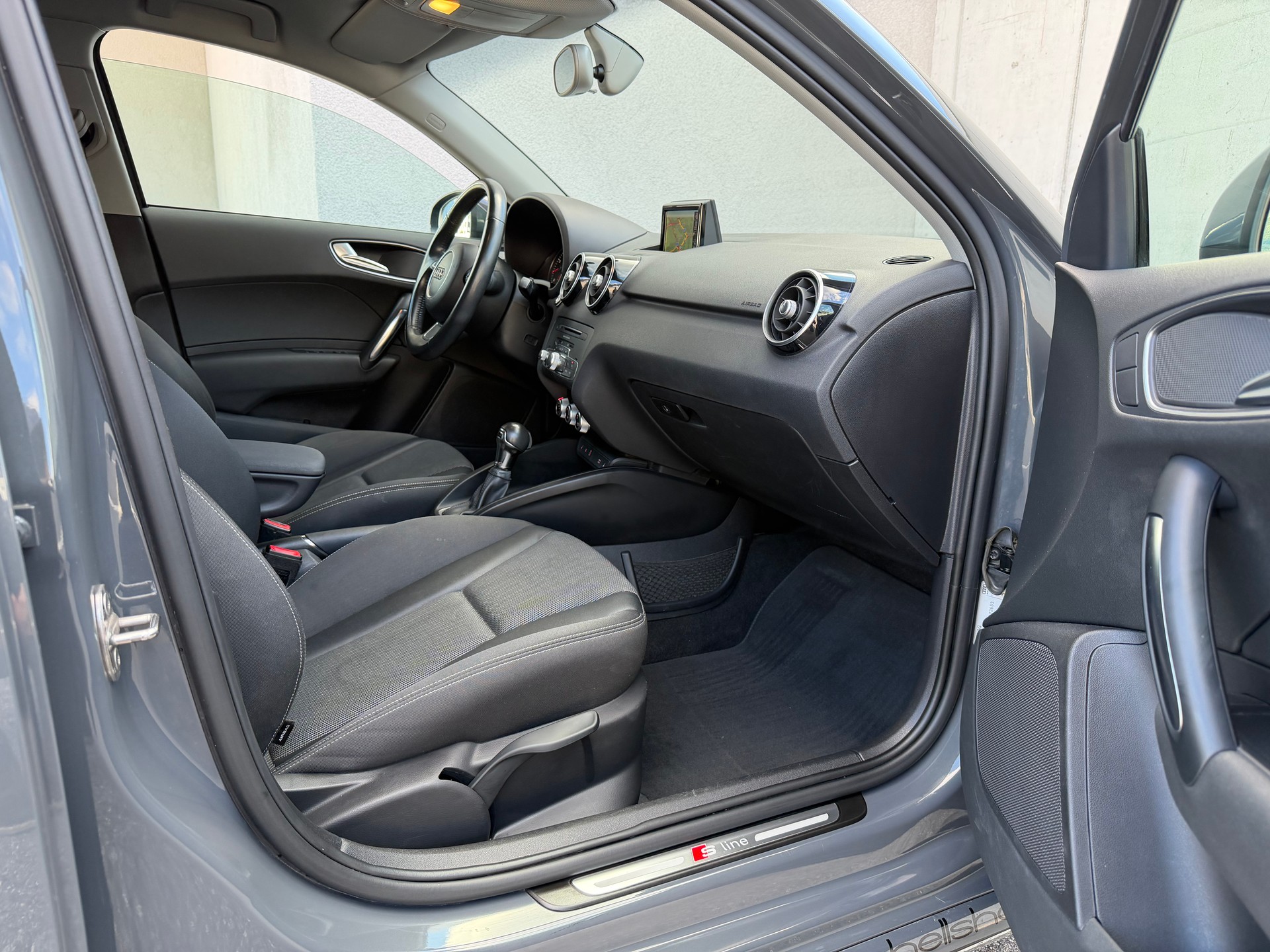 AUDI A1 Sportback Sport 1.4 TFSI Ambition S-tronic 192PS NARDO-GREY-image-24