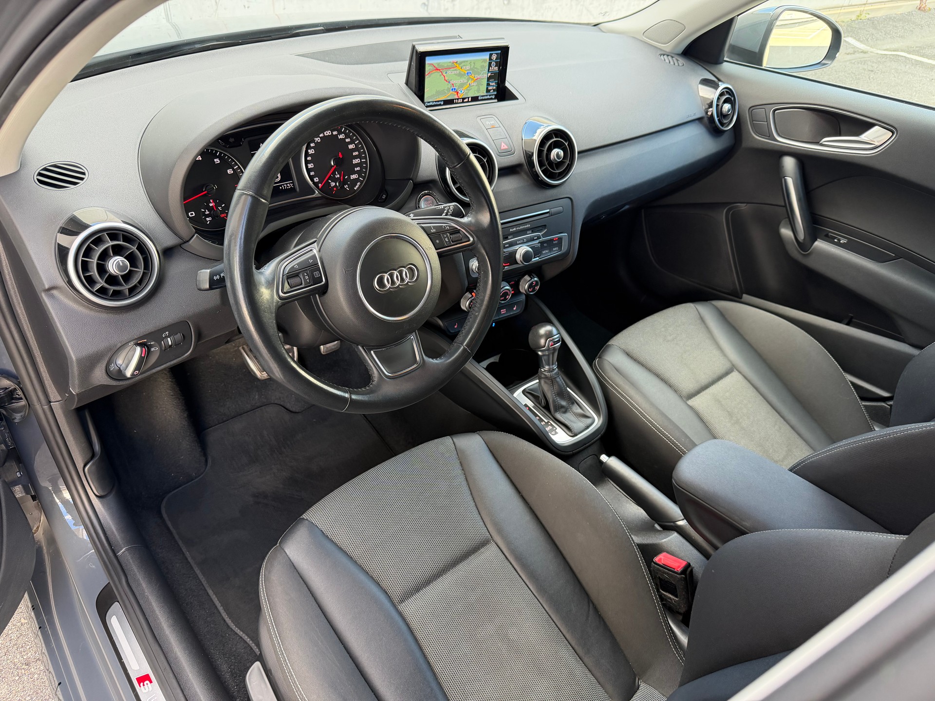AUDI A1 Sportback Sport 1.4 TFSI Ambition S-tronic 192PS NARDO-GREY-image-17