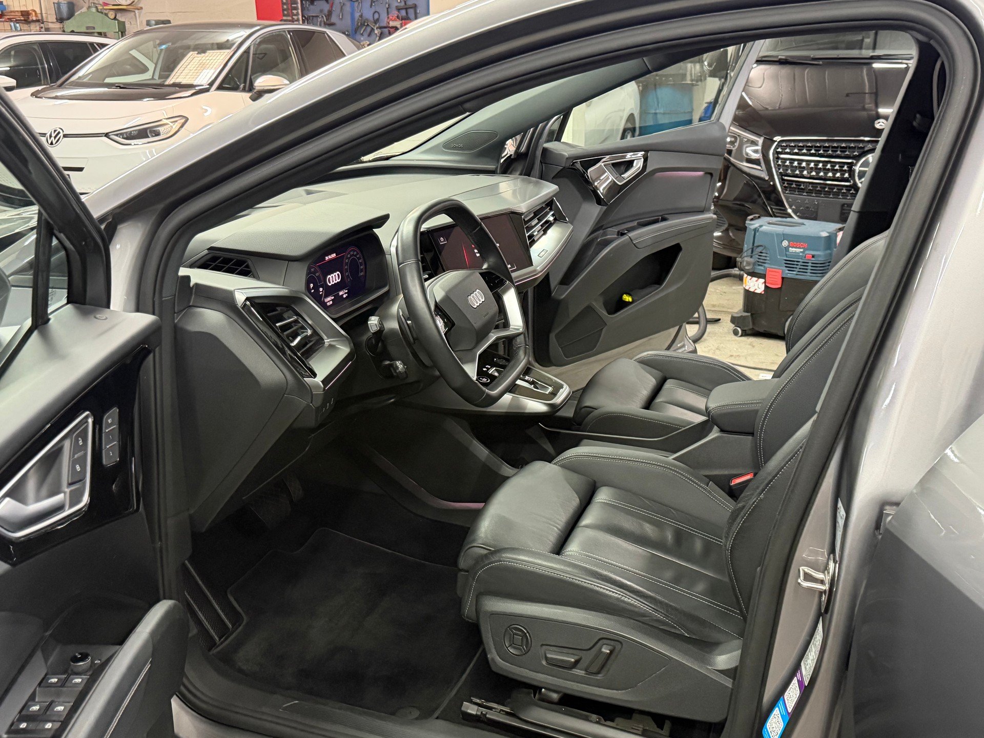AUDI Q4 e-tron 50 quattro-image-9