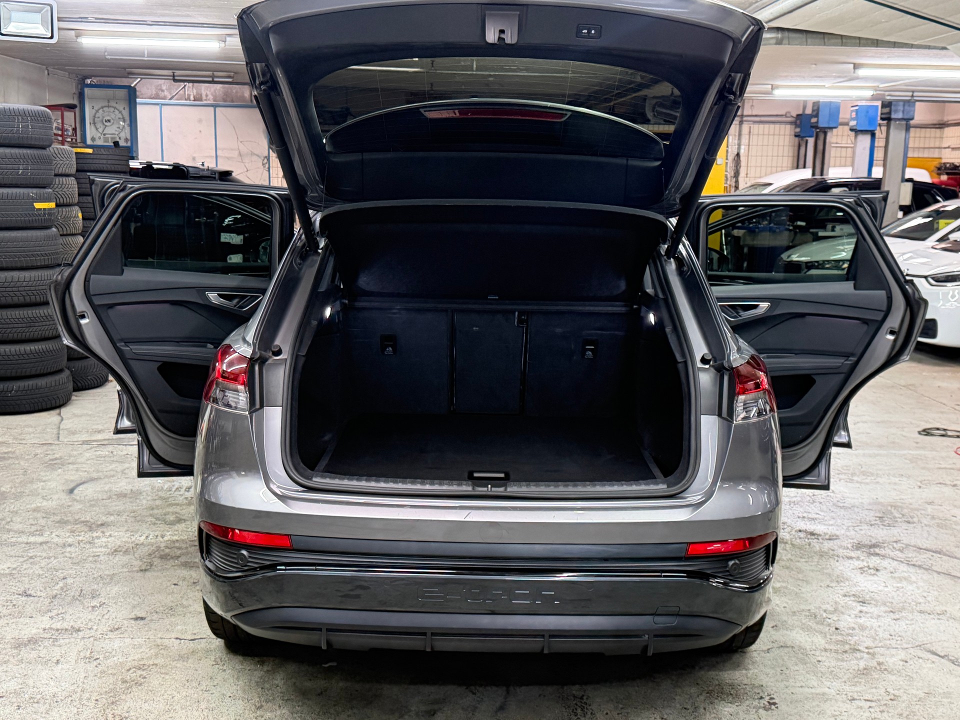 AUDI Q4 e-tron 50 quattro-image-12