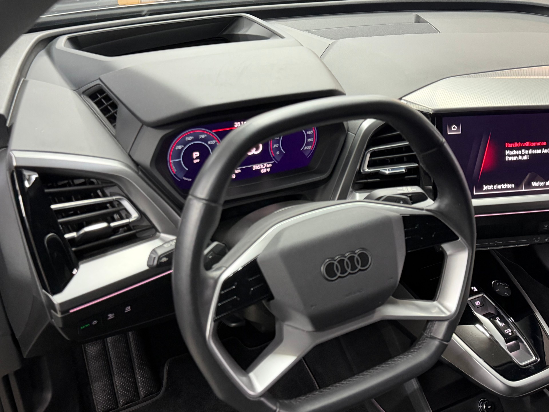 AUDI Q4 e-tron 50 quattro-image-10